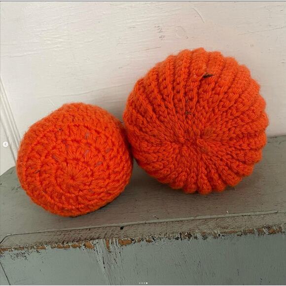 Vintage Crocheted Pumpkin Jack O'Lantern Halloween Crochet Decor SET OF 2 - Picture 4 of 4